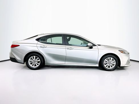 Used 2025 Toyota Camry LE image 10