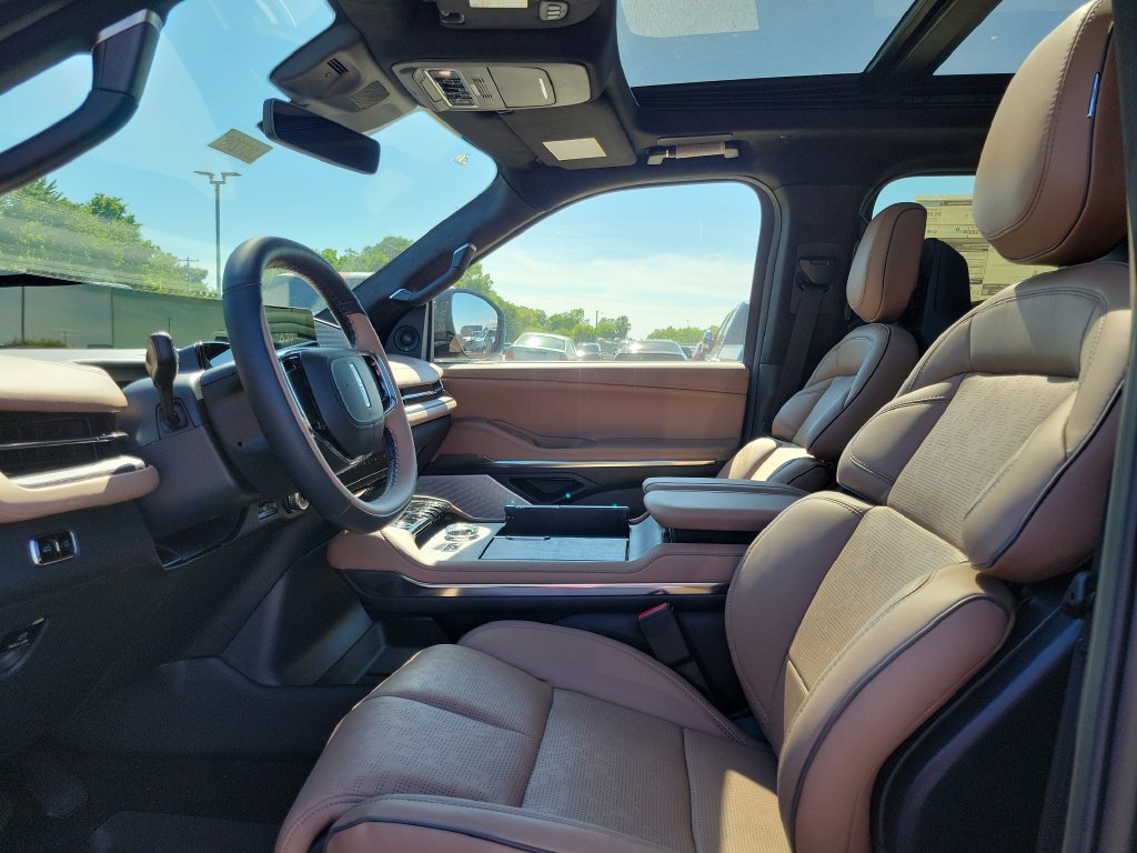New 2026 Lincoln Navigator L Black Label AWD/4WD image 18