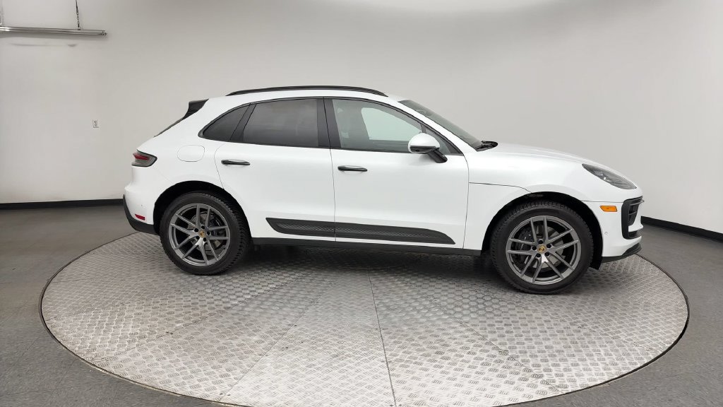 Used 2022 Porsche Macan AWD/4WD image 9