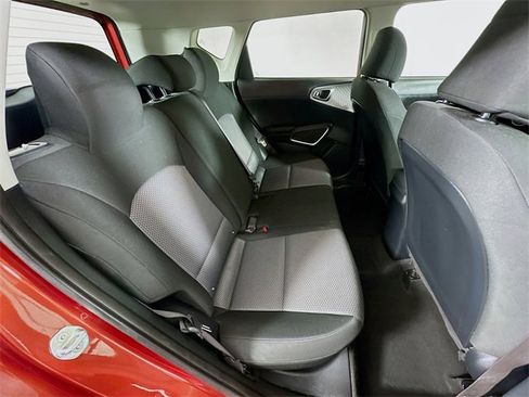 Used 2022 Kia Soul LX image 7