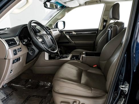 Used 2018 Lexus GX 460 w/ Navigation Package AWD/4WD image 3