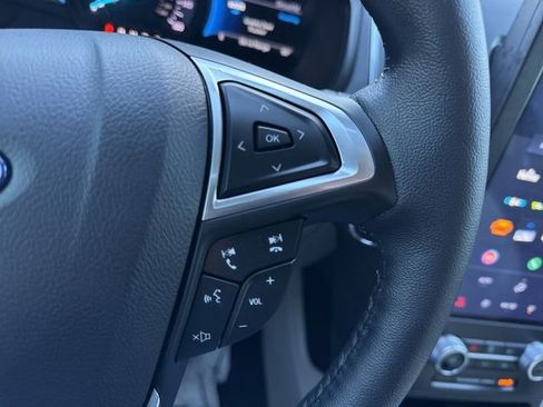 Used 2024 Ford Edge Titanium image 17