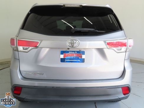 Used 2016 Toyota Highlander LE FWD image 4