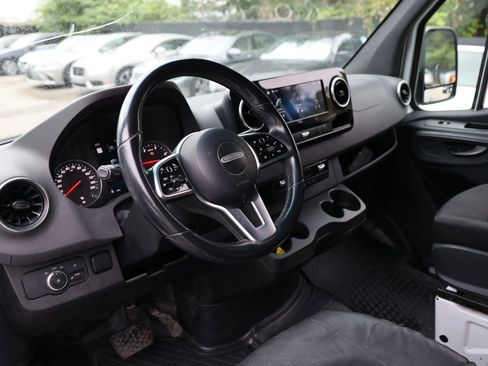 Used 2019 Freightliner Sprinter 170 Cargo image 3