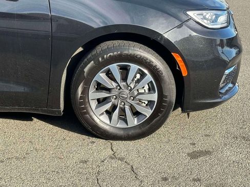 Used 2023 Chrysler Pacifica Touring-L FWD image 7