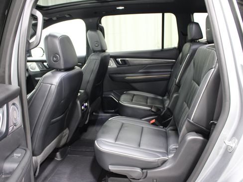 Used 2025 Buick Enclave Avenir AWD/4WD image 21