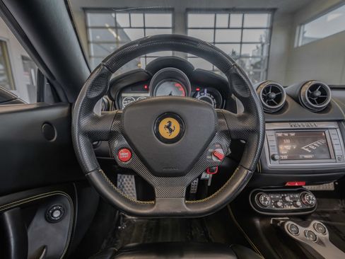 Used 2013 Ferrari California image 10