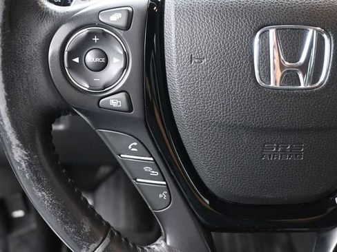 Used 2017 Honda Pilot Touring image 2