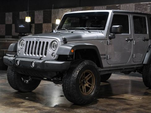 Used 2018 Jeep Wrangler Unlimited Sport S AWD/4WD image 7