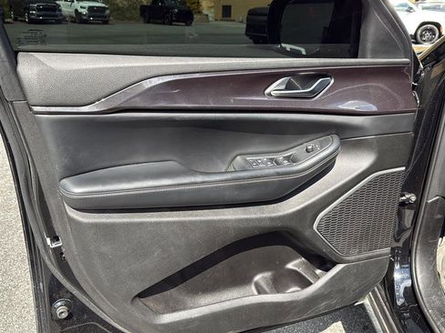 Used 2022 Jeep Grand Cherokee Altitude image 11