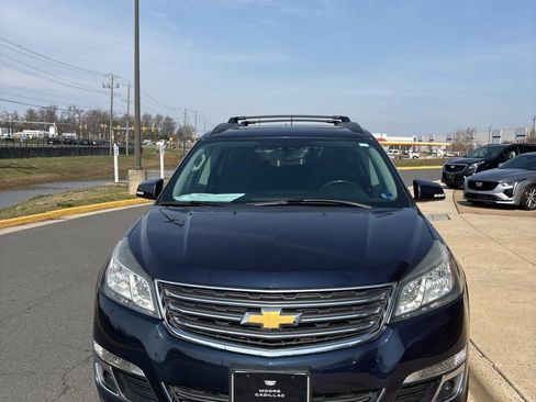 Used 2015 Chevrolet Traverse LT w/ Style and Technology Package image 3