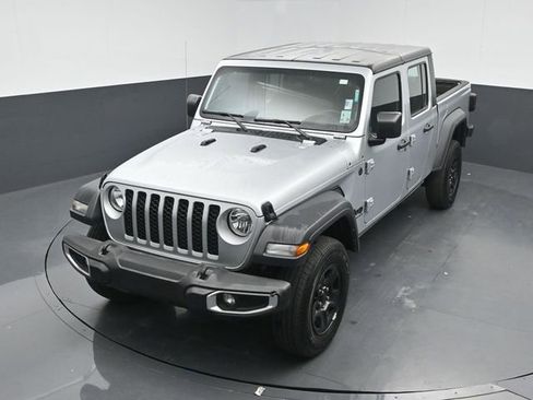 Used 2023 Jeep Gladiator Sport w/ Trailer Tow Package image 11