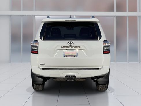 Used 2016 Toyota 4Runner SR5 RWD image 5