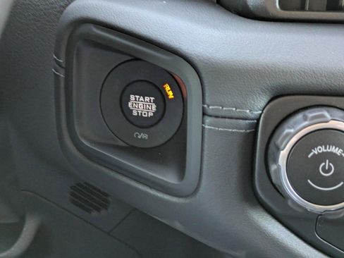 New 2025 Jeep Wrangler Unlimited Rubicon w/ Steel Bumper Group image 30