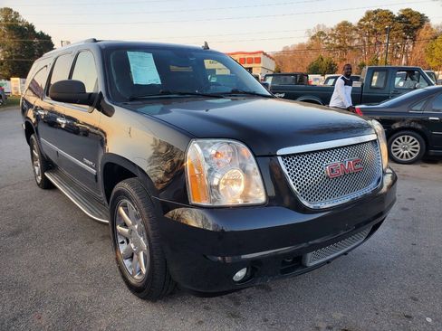 Used 2013 GMC Yukon XL Denali image 2
