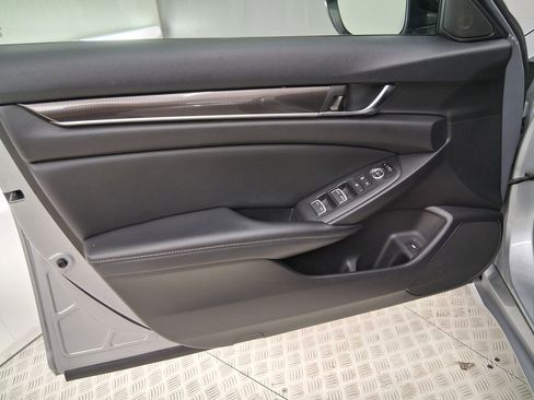 Used 2021 Honda Accord Sport image 12