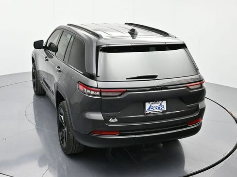New 2025 Jeep Grand Cherokee Limited w/ Black Appearance Package image 30
