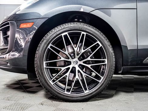 Certified 2024 Porsche Macan AWD/4WD image 14