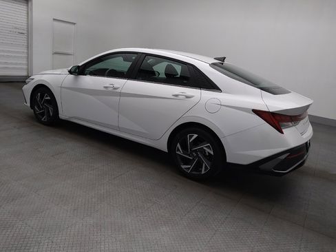 Used 2025 Hyundai Elantra SEL FWD image 3