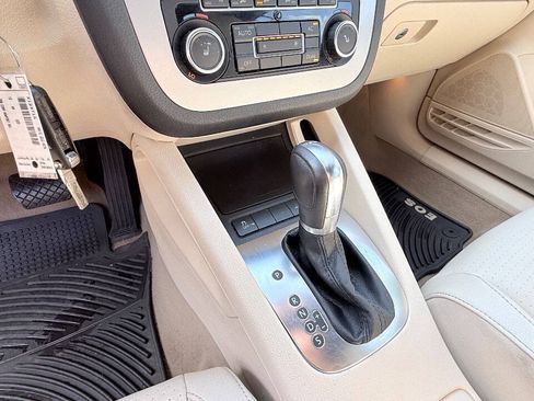 Used 2012 Volkswagen Eos Komfort FWD image 63