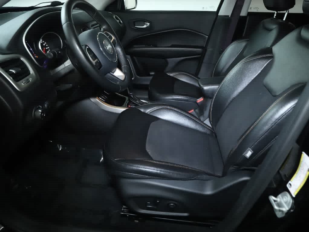Used 2018 Jeep Compass Latitude FWD image 14