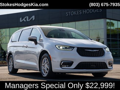 Used 2023 Chrysler Pacifica Touring-L FWD image 1