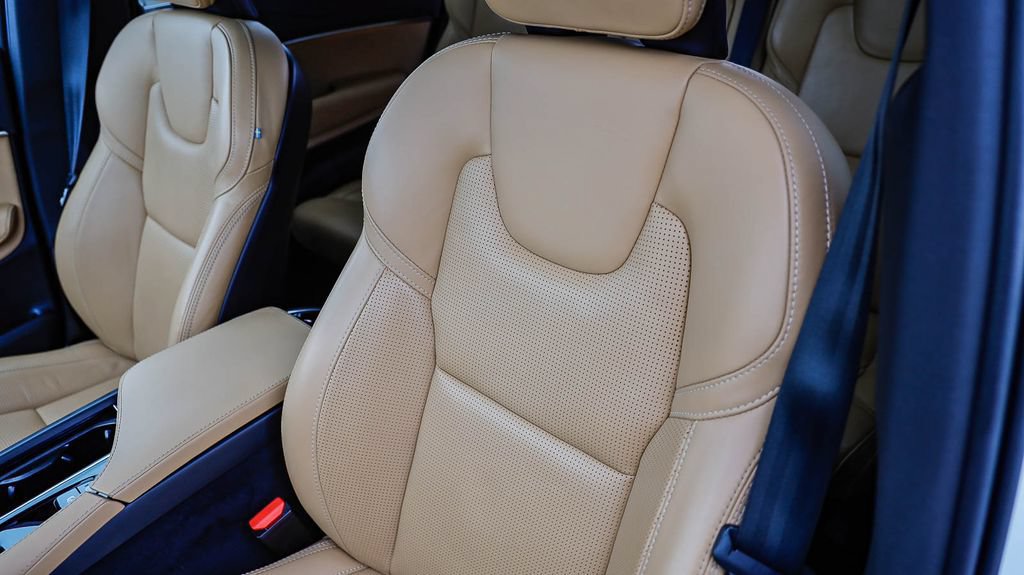 Used 2023 Volvo XC90 B6 Ultimate w/ Protection Package Premier AWD/4WD image 29
