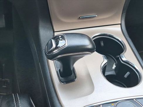 Used 2015 Jeep Grand Cherokee Overland AWD/4WD image 12