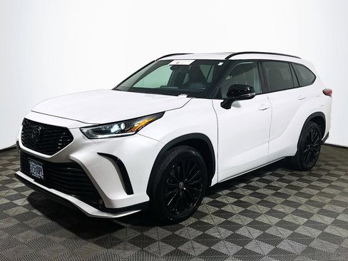 Certified 2025 Toyota Highlander XSE AWD/4WD image 4