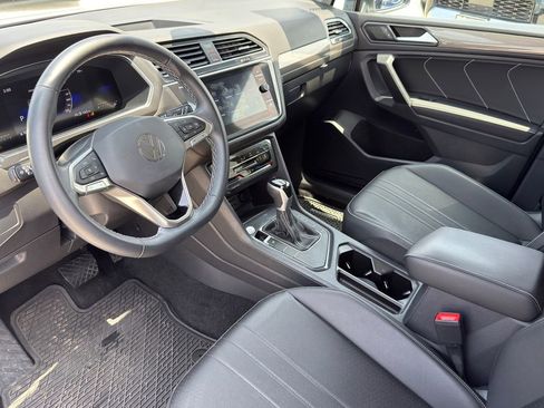 Used 2023 Volkswagen Tiguan SE FWD image 10