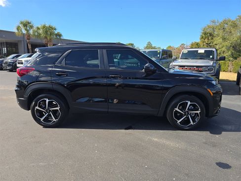 Used 2023 Chevrolet TrailBlazer RS w/ Convenience Package image 3