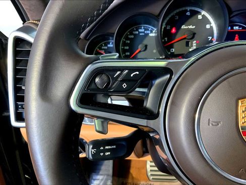 Used 2015 Porsche Cayenne Turbo image 27