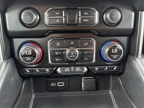 Used 2021 Chevrolet Tahoe Premier AWD/4WD image 31