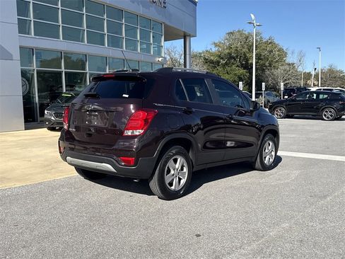Used 2022 Chevrolet Trax LT w/ Driver Confidence Package image 8