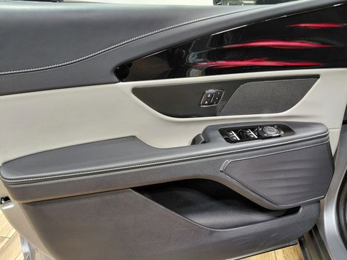 Used 2025 Lincoln Nautilus Premier image 35