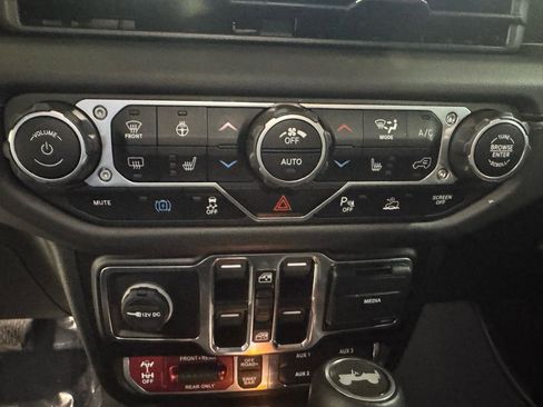 Used 2024 Jeep Wrangler Unlimited Rubicon 4xe image 12