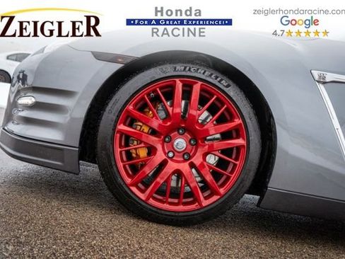 Used 2016 Nissan GT-R Premium image 11