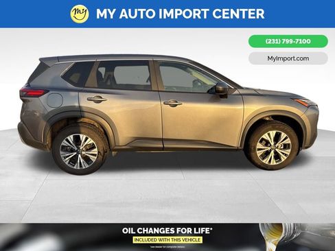 Used 2023 Nissan Rogue SV image 8