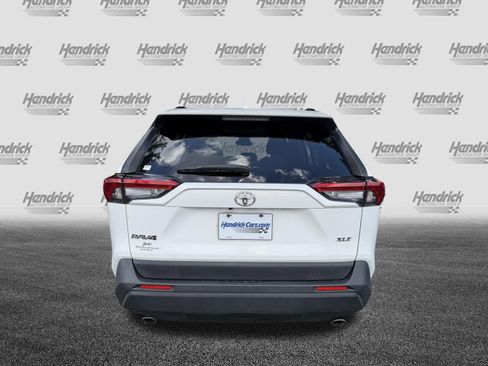 Used 2019 Toyota RAV4 XLE w/ Convenience Package FWD image 8