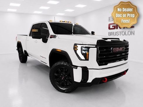 Used 2026 GMC Sierra 2500 AT4 AWD/4WD image 2