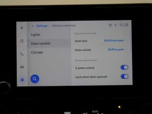 Used 2024 Toyota Highlander LE AWD/4WD image 45