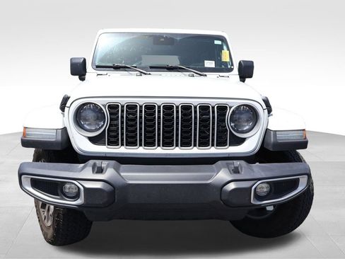 Used 2024 Jeep Wrangler Unlimited Sahara w/ Dual Top Group AWD/4WD image 7