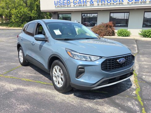 Used 2023 Ford Escape Active w/ Tech Pack #2 AWD/4WD image 2