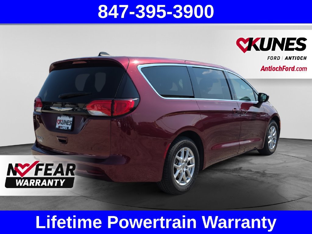 Used 2023 Chrysler Voyager LX FWD image 9