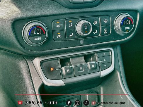 Used 2022 GMC Terrain SLT w/ Infotainment Package II FWD image 18