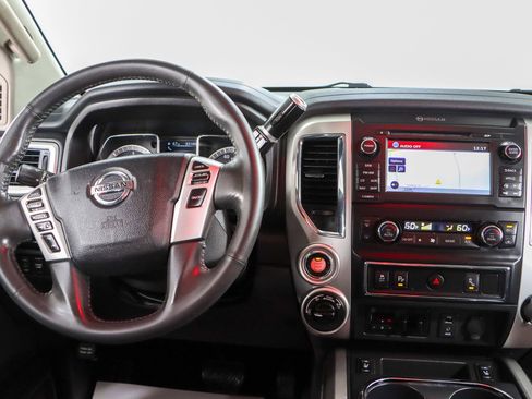 Used 2017 Nissan Titan SV AWD/4WD image 18