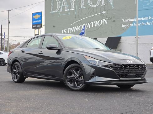 Used 2022 Hyundai Elantra SEL w/ Convenience Package image 2