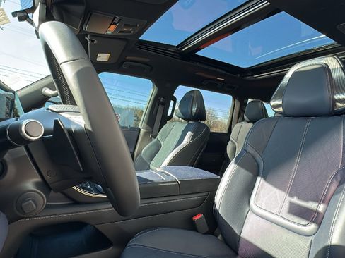 New 2026 INFINITI QX80 4WD image 10