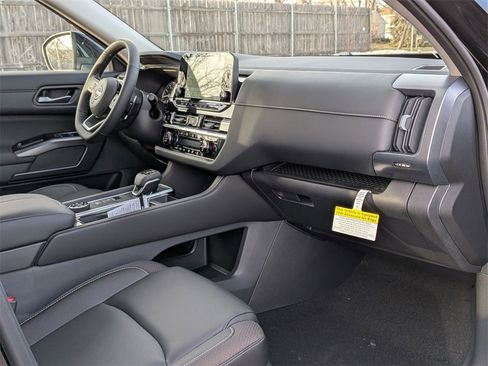 New 2025 Nissan Pathfinder SL image 22