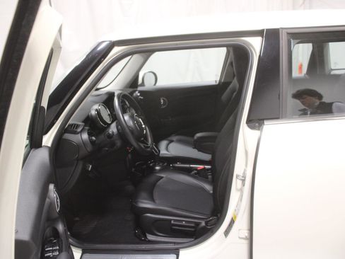 Used 2021 MINI Cooper 4-Door Hardtop w/ Storage Package FWD image 2